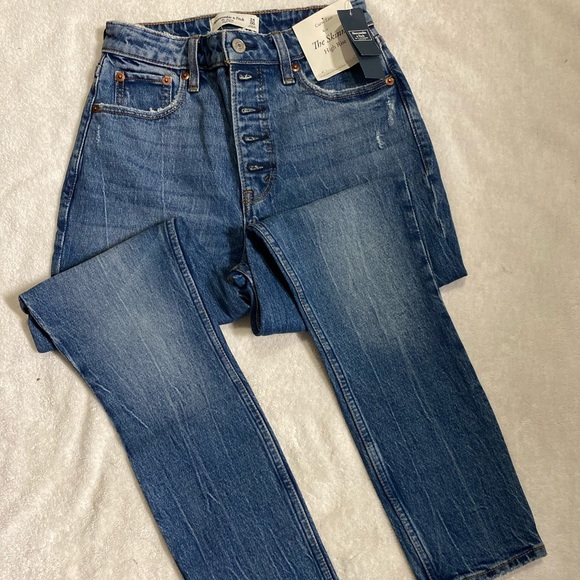 ABERCROMBIE CURVE LOVE HIGH RISE ANKLE JEAN - Picture 3 of 5